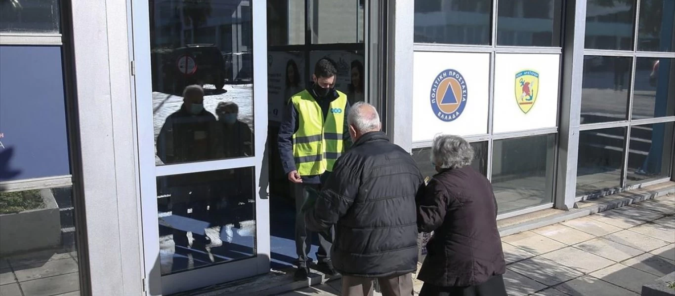 Απερίγραπτες δηλώσεις από τον δήμαρχο Ηράκλειας για τους ανεμβολίαστους: «Τους βομβαρδίζουν με κάτι»